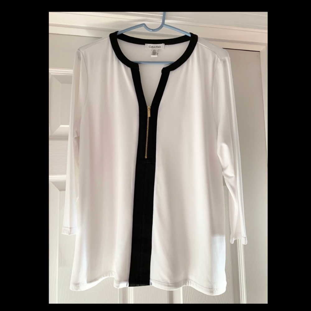 Calvin Klein Bright White/Blk  Blouse & gold logo